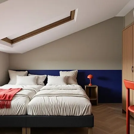 Apartment 3bedroom Apartment, Close To Main Station, With Ac *