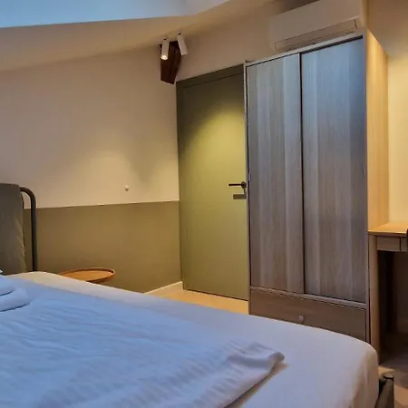 公寓 3bedroom Apartment, Close To Main Station, With Ac *