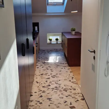3bedroom Apartment, Close To Main Station, With Ac 公寓
