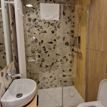 公寓 3bedroom Apartment, Close To Main Station, With Ac