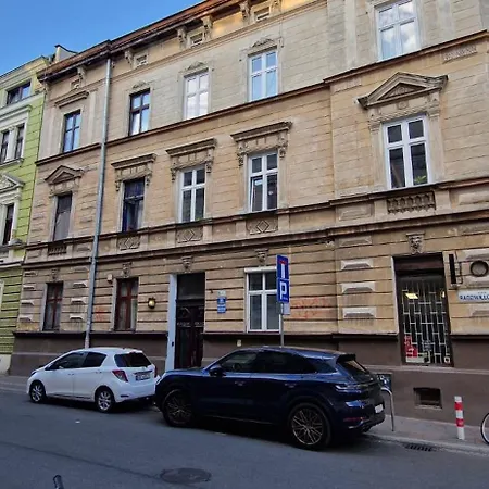 公寓 3bedroom Apartment, Close To Main Station, With Ac *